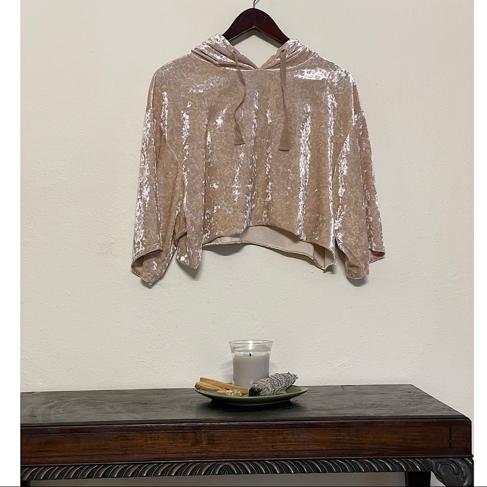 Cropped velvet oversized shirt